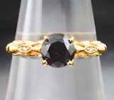 Золотое кольцо с черным 1,17 карата и бесцветными бриллиантами
