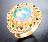 Крупное золотое кольцо с полупрозрачным опалом идеальных характеристик 4,43 карата, разноцветными сапфирами, цаворитами и бриллиантами
