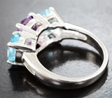 Яркое серебряное кольцо с аметистом и голубыми топазами Серебро 925