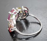 Праздничное серебряное кольцо с пурпурно-розовым сапфиром и разноцветными турмалинами