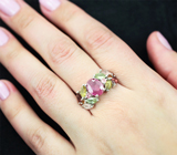 Праздничное серебряное кольцо с пурпурно-розовым сапфиром и разноцветными турмалинами