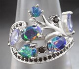 Изысканное серебряное кольцо с ограненными черными опалами, танзанитами и черными шпинелями