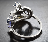 Изысканное серебряное кольцо с ограненными черными опалами, танзанитами и черными шпинелями