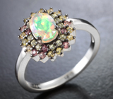 Серебряное кольцо с ограненным эфиопским опалом и разноцветными сапфирами бриллиантовой огранки