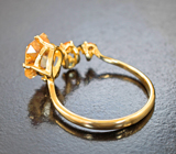 Золотое кольцо с полихромным орегонским солнечным камнем 1,43 карата и сапфирами Золото