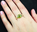 Золотое кольцо с ярким желто-зеленым турмалином 3,66 карата и 24 бриллиантами