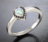 Замечательное серебряное кольцо с кристаллическим эфиопским опалом и черными шпинелями