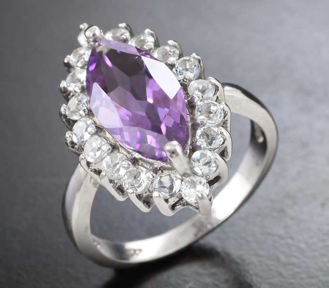 Замечательное серебряное кольцо с аметистом и голубыми топазами