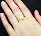 Золотое кольцо с безупречным золотистым морским жемчугом 4,43 карата и яркими уральскими изумрудами Золото