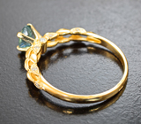 Золотое кольцо с насыщенным уральским александритом высокой чистоты 0,48 карата и бриллиантами