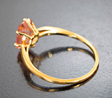 Золотое кольцо с орегонским солнечным камнем эффектной огранки 1,55 карата Золото