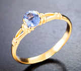 Золотое кольцо с редкой голубовато-фиолетовой шпинелью высокой чистоты 0,61 карата