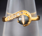 Золотое кольцо с хризиобериллом с ярко-выраженным эффектом кошачьего глаза 0,84 карата и брилилантами