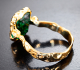 Золотое кольцо с редким контрастным мау-сит-ситом 5,22 карата и уральскими изумрудами Золото