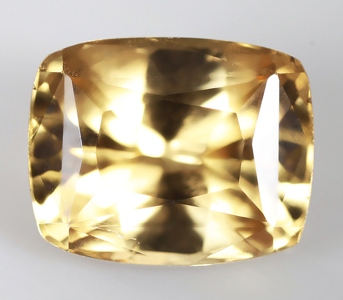 Синхалит высокой чистоты 2,7 карата