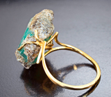 Золотое кольцо с крупным кристаллом уральского изумруда в породе 19,1 карата