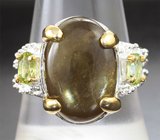 Серебряное кольцо с корундом 12,6 карата и перидотами
