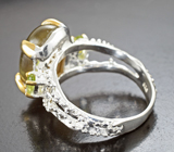 Серебряное кольцо с корундом 12,6 карата и перидотами