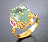 Золотое кольцо с мятно-фисташковым турмалином 6,7 карата и рубинами