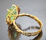 Золотое кольцо с мятно-фисташковым турмалином 6,7 карата и рубинами