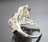 Серебряное кольцо с кристаллическим черным опалом, перидотами и турмалинами