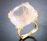 Золотое кольцо с крупным розовым кварцем авторской огранки 31,97 карата