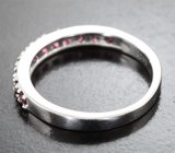 Изящное серебряное кольцо с родолитами