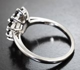Прелестное серебряное кольцо с ограненным лунным камнем и черными шпинелями