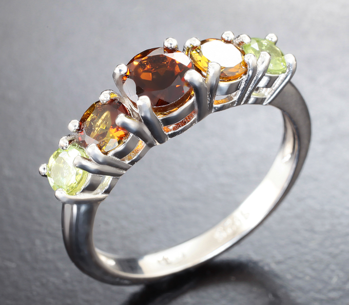 Замечательное серебряное кольцо с разноцветными турмалинами