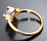 Золотое кольцо с чистейшим танзанитом 1,12 карата и васильковыми сапфирами Золото