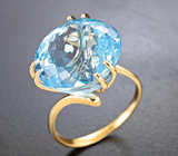 Золотое кольцо с крупным ярким голубым топазом 20,84 карата