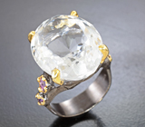 Серебряное кольцо с бесцветным кварцем 22,71 карата и аметистами