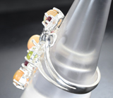 Серебряное кольцо с кристаллическими эфиопскими опалами, перидотами и родолитами