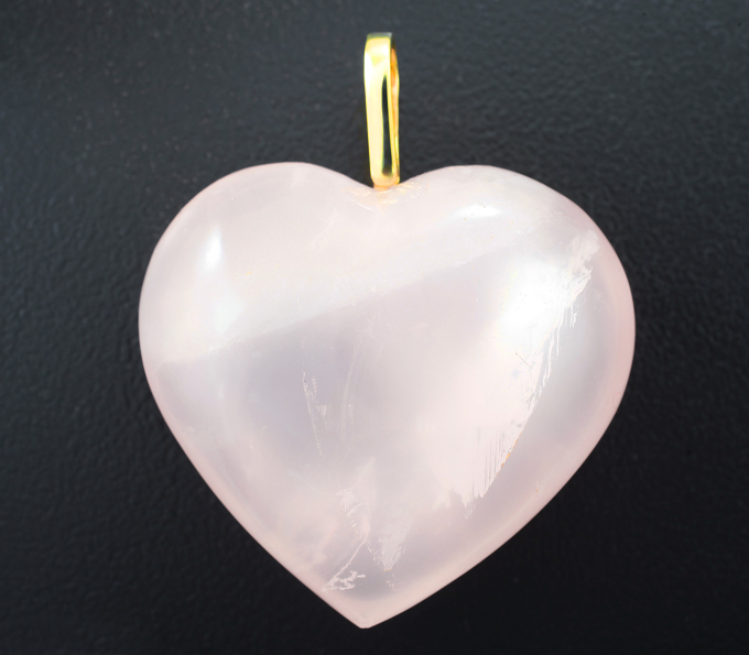 Массивный золотой кулон с розовым кварцем 80,11 карата