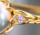 Золотое кольцо с морской жемчужиной с розовым люстром 6,39 карата и сапфирами