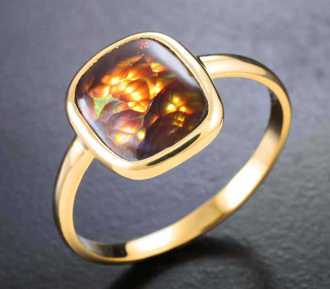 Золотое кольцо с ярким мексиканским агатом 2,44 карата