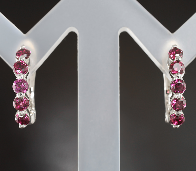 Замечательные cеребряные серьги с родолитами