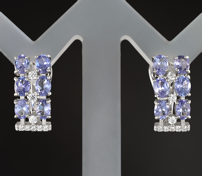 Стильные серебряные серьги с танзанитами