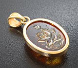 Золотой кулон с резным янтарем 4,79 карата Золото