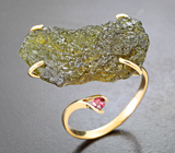 Золотое кольцо с редким молдавитом 15,32 карата и сапфирами
