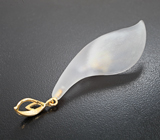 Крупный золотой кулон с резным матированным кварцем 26,46 карата, цаворитами и лейкосапфирами Золото