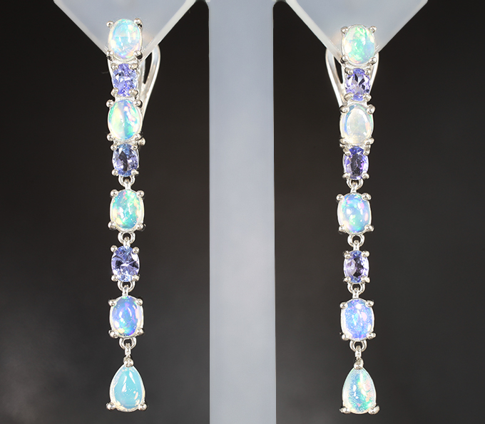 Серебряные серьги с кристаллическими эфиопскими опалами и танзанитами