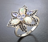 Роскошное серебряное кольцо с кристаллическими эфиопскими опалами, танзанитами и черными шпинелями Серебро 925