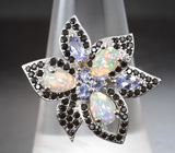 Роскошное серебряное кольцо с кристаллическими эфиопскими опалами, танзанитами и черными шпинелями Серебро 925