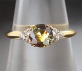 Золотое кольцо с контрастным андалузитом 0,78 карата и лейкосапфирами Золото