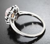 Симпатичное серебряное кольцо с розовым кварцем и черными шпинелями