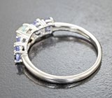 Замечательное серебряное кольцо с кристаллическим опалом и танзанитами