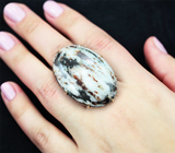 Крупное золотое кольцо с редким астрофиллитом с уникальными золотистыми включениями на подложке из долерита 68,16 карата Золото