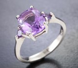Симпатичное серебряное кольцо с аметистами