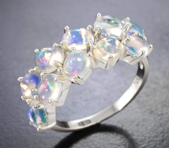 Эффектное серебряное кольцо с кристаллическими эфиопскими опалами